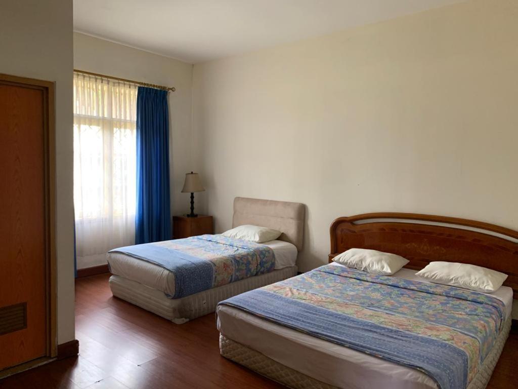 Arimbi Cibulan Suites Чисаруа Экстерьер фото